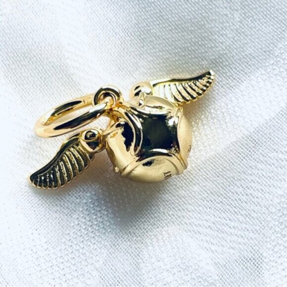 🪶✨ NWOT Golden Snitch Wings Charm – Harry Potter Magic ✨ - Picture 3 of 7